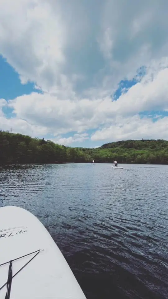 camping avec lac pour faire du paddleboard